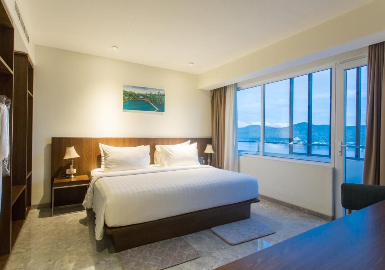 Hotel Santika Premiere Ambon Exterior foto
