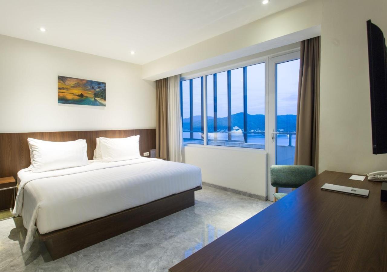 Hotel Santika Premiere Ambon Exterior foto